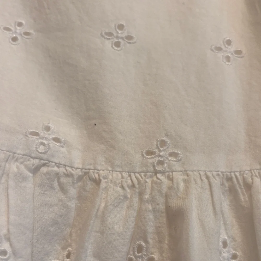 GAP White Eyelet Sundress for‎ Girls - Classic Summer Dress Size S 6-7)